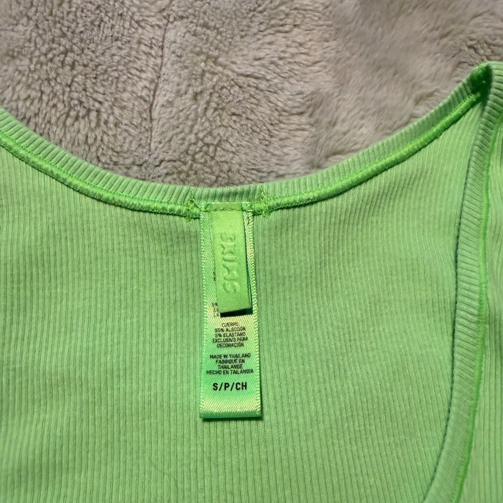 Skims Green Ribbed Tank Top - Picture 4 of 6